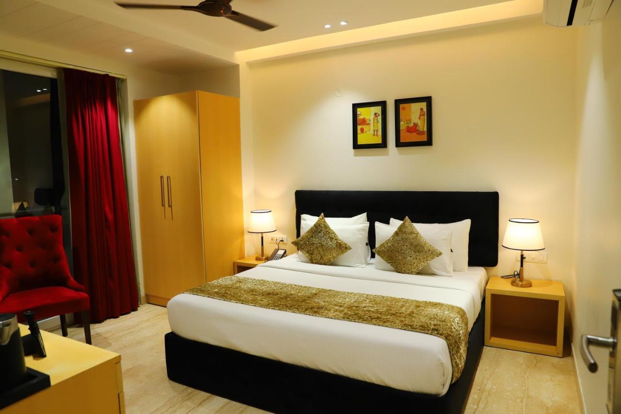 Hotel Malbork Inn Rajouri Garden Delhi - Couple Friendly Local Ids Accepted Нью-Дели Экстерьер фото
