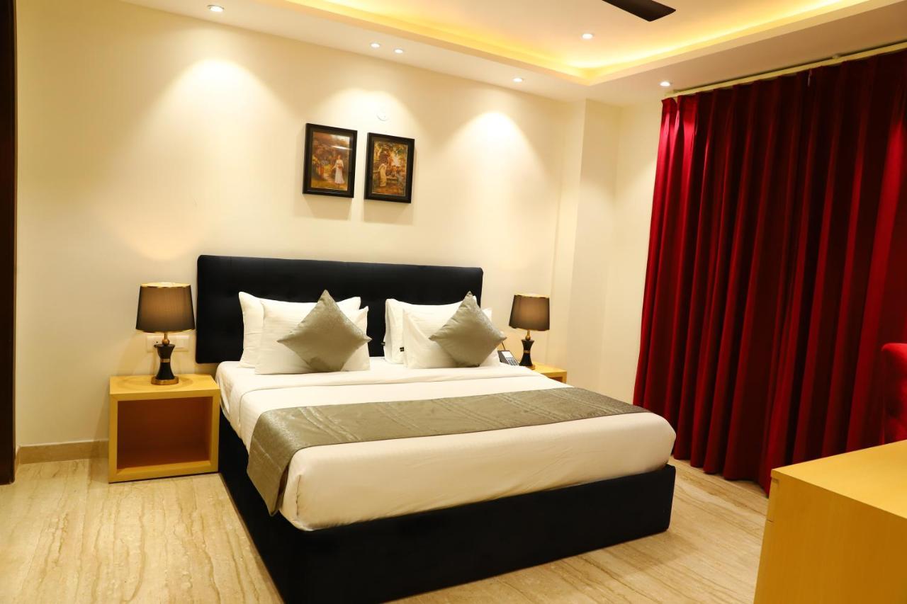 Hotel Malbork Inn Rajouri Garden Delhi - Couple Friendly Local Ids Accepted Нью-Дели Экстерьер фото