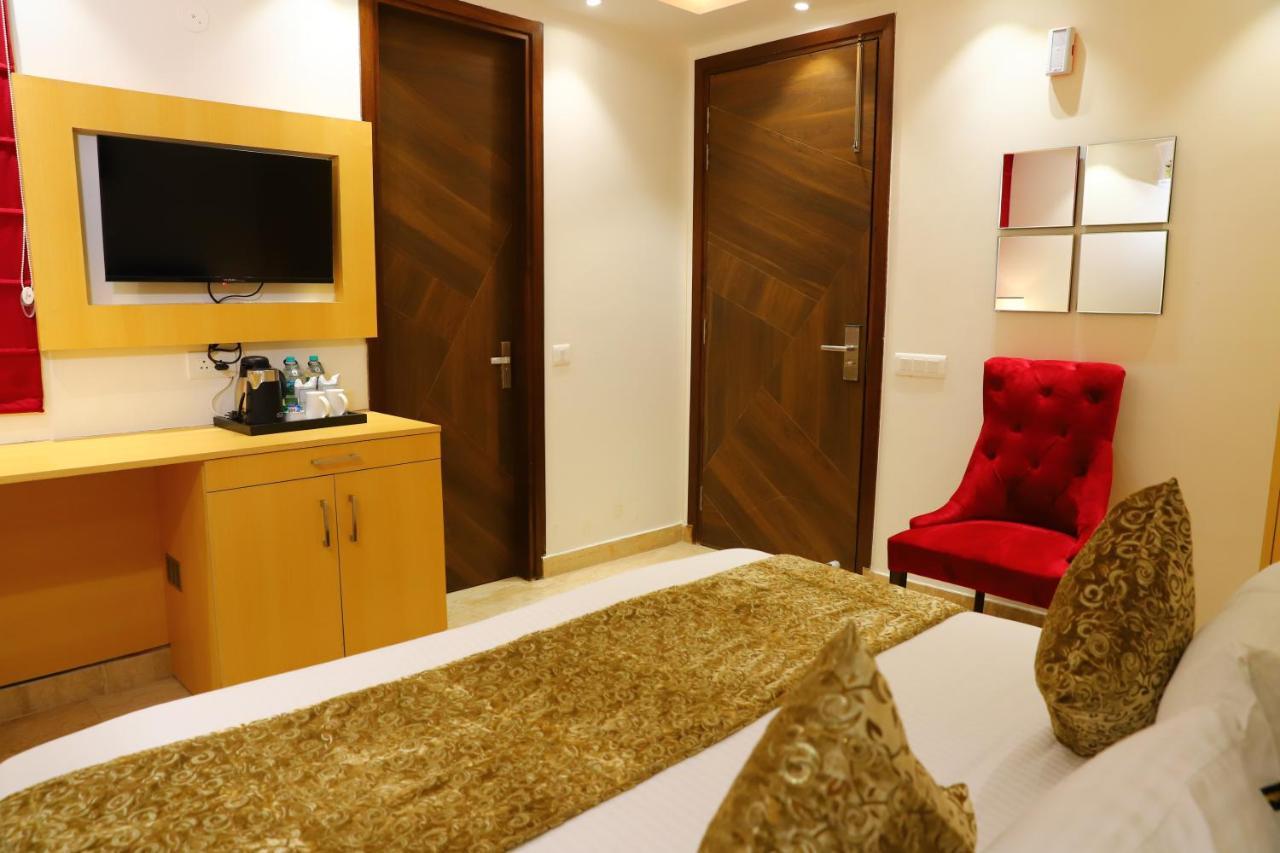 Hotel Malbork Inn Rajouri Garden Delhi - Couple Friendly Local Ids Accepted Нью-Дели Экстерьер фото